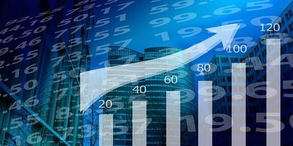 Tech Stocks on Shaky Ground: Analyst Warns of Unchecked Valuations and Speculative Fever Threatening Market Gains